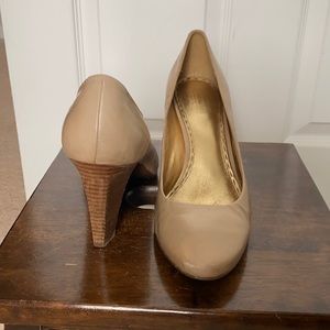 COACH tan nude beige patent Sheri pump heels 10
